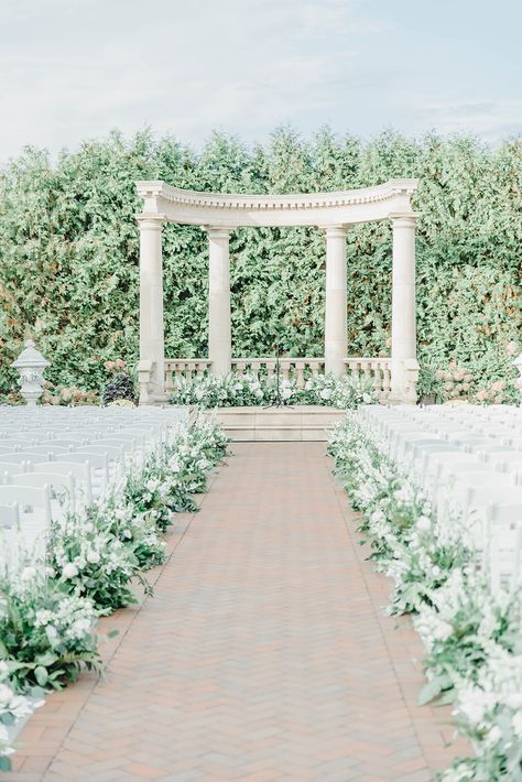 Wedding Aisle Decorations Outdoor, Wedding Walkway, Wedding Aisle Outdoor, Cake Elegant, Tattoo Plant, Wedding Isles, Wedding Backyard, Aisle Flowers, Wedding Lighting