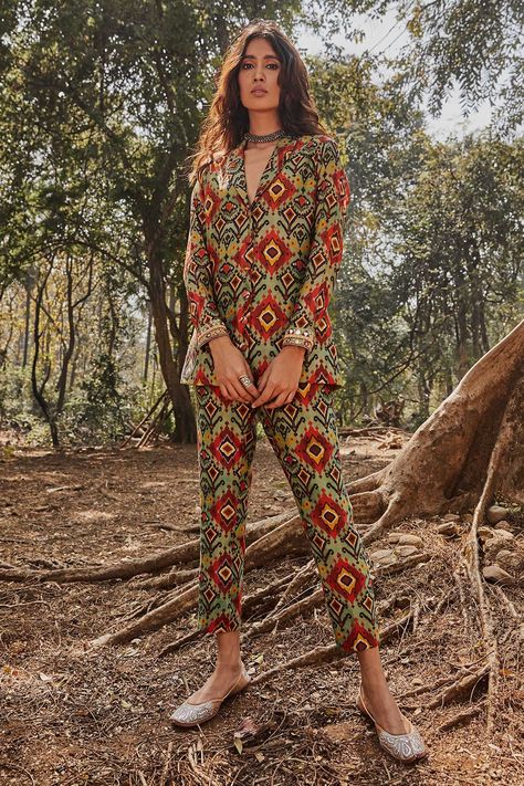 Co Ords Outfits, Blazer Outfits For Women, Look Formal, Embroidered Pants, Silk Ikat, Top And Pants Set, Ikat Print, Pant Suit, Stylish Dress Designs