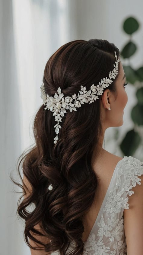 Discover stunning bridal hairstyles for long hair that are elegant easy and inspired by Indian and Pakistani styles From updos to half up half down styles as well as chic wedding veils and crowns these black braid style ideas and boho inspirations will make your special day unforgettable Bd Hairstyles, Wedding Hairstyles For Long Hair Updo, Royalty Hairstyles, Braid Style Ideas, Black Braid Styles, Bridal Hairstyles For Long Hair, Half Up Half Down Styles, Down Styles, Romantic Braid