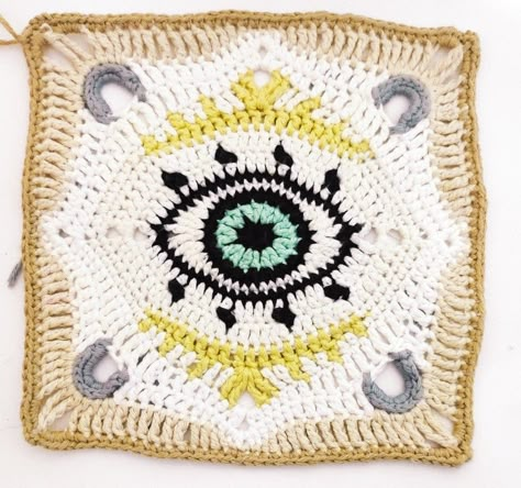 Evil Eye Crochet Pattern Free, Eye Granny Square, Crochet Square Pattern, Granny Square Crochet Patterns Free, Granny Square Pattern, Crochet Stitches For Beginners, Crochet Square Patterns, Granny Squares Pattern, Crochet Granny Square