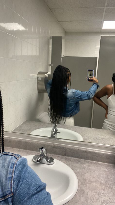 Black Girls Mirror No Face, Black Women Dreadlocks, No Face No Case, Hair Mirror, Girl Vacation, 2000s Scene, Funny Lockscreen, Led Bleu, Selfie Pose