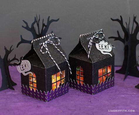 Halloween Gable Box Ideas, Marshmallow Halloween, Halloween Treat Bags Diy, Halloween Treat Holders, Ghost Box, Halloween Houses, Cute Halloween Treats, Diy Halloween Treats, Halloween Box