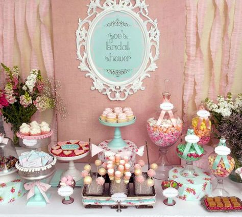 Zoe's Bridal Shower | CatchMyParty.com Baby Shower Elegante, Fiesta Shower, Bar A Bonbon, Shabby Chic Party, Shabby Chic Baby, Chic Bridal Showers, Chic Baby Shower, Vintage Bridal Shower, Festa Party