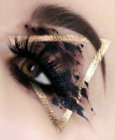 Black Gold Nails, New Makeup Ideas, Make Up Gold, Eyeliner Hacks, Trendy Eyeshadow, Natural Beauty Makeup, Gold Makeup, Black Makeup, Trendy Makeup