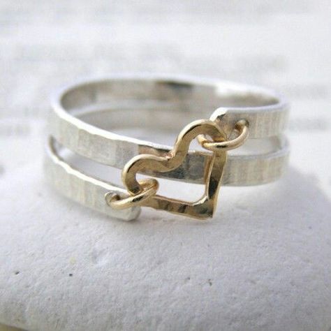 I want to buy this, can't find what site it was on :( Engagement Ring Rose Gold, Metal Clay, Diy Schmuck, Bracelet Argent, Metal Jewelry, Wire Jewelry, Ring Verlobung, Jewelry Inspiration, Ring Earrings