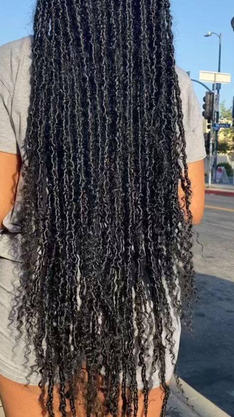 African Hair Braids, Faux Locs Hairstyles, Radiate Confidence, Beauty Hairstyles, Braids Hairstyles Pictures, Twist Braid Hairstyles, Hair Braid Videos, Protective Hairstyles Braids, African Hair