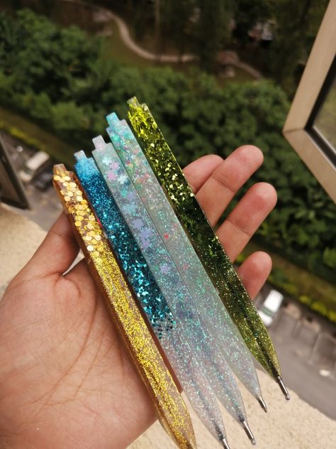 Resin Pen Ideas, Resin Pens Ideas, Resin Mobile Cover, Bling Makeup, Resin Pen, How To Make Resin, Epoxy Crafts, Islamic Wallpaper Iphone, Diy Resin Projects