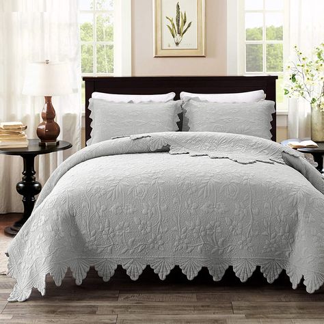 Brandream Luxury Farmhouse Bedding Set Grey Quilt Set Queen Size 100% Cotton Quilted Bedspread Coverlet Set(90 x 96) #beddingcomforters Farmhouse Bedding Sets, Farmhouse Style Bedding, Luxury Farmhouse, Queen Size Bedspread, Bedding Sets Grey, Light Quilt, Luxury Quilts, Farmhouse Bedding, Coverlet Bedding