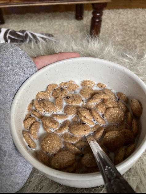 Breakfast Cereal Aesthetic, Korean Cereal, Cereal Bowl Aesthetic, Morning Cookies, Cereal Aesthetic, Cookies Cereal, Cookie Cereal, Cereal With Milk, Cookie Crisp Cereal