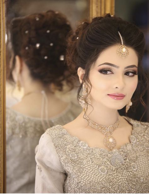 Pakistani Bridal Hairstyles Nikah, Hairstyle With Bindiya Pakistani, Jura Hairstyle For Wedding Pakistani, Walima Hairstyles Pakistani For Sisters, Pakistani Bridal Makeup Hairstyles Smokey Eye, Nikkah Makeup, Mehndi Hair, Dupatta Setting, Bridal Hairstyle Indian Wedding