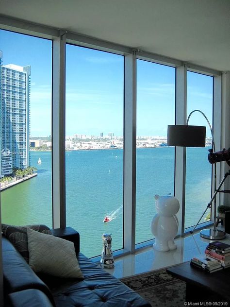 Brickell Miami Apartments, Miami Apartment Aesthetic, Miami Apartment Decor, Miami Beach Apartment, Brickell Apartment, Florida Apartments, Miami Apartment, Brickell Miami, Miami Condo