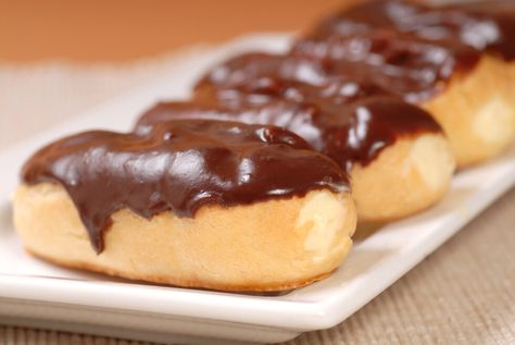 Mini Eclairs - Fat Daddio's How To Make Eclairs, Pastry Cream Recipe, Eclair Recipe, Impressive Desserts, Chocolate Eclair, Gateaux Cake, Chocolate Icing, French Pastries, Eclairs