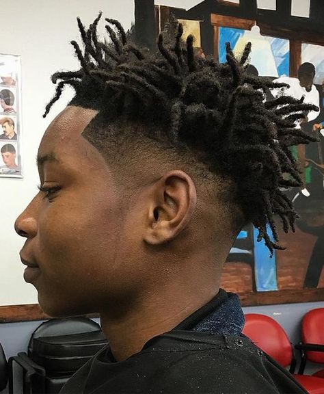 short dreadlocks with undercut Freeform Dreads, Mens Dreadlock Styles, Natural Haircuts, Dreadlocks Styles, Dread Hairstyles For Men, Blonde Dreadlocks, Short Dreads, Afro Natural, Dreadlock Hairstyles For Men