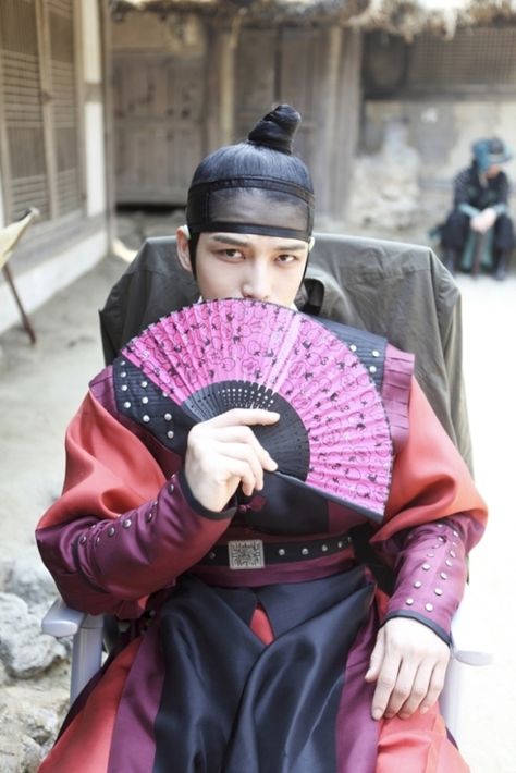 JYJ’s Jaejoong to hold a fan meet on the set of ‘Time Slip Dr. Jin’ with 1,500 Japanese fans Japan Hello Kitty, Historical Japan, Asian Traditional Fashion, Japanese Fans, The Great Doctor, Princess Hours, Kim Jae Joong, Japanese Fan, Kim Jaejoong