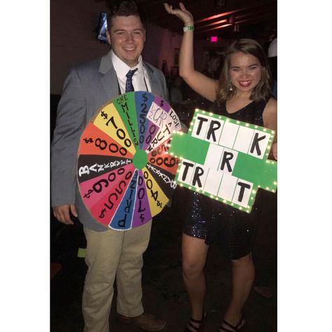 Game Night Halloween Costume, Wheel Of Fortune Costume Diy, Wheel Of Fortune Halloween Costume, Wheel Of Fortune Costume, Boardgame Costume, Artsy Costumes, Diy Costumes For Couples, Nicu Costumes, Game Halloween Costumes