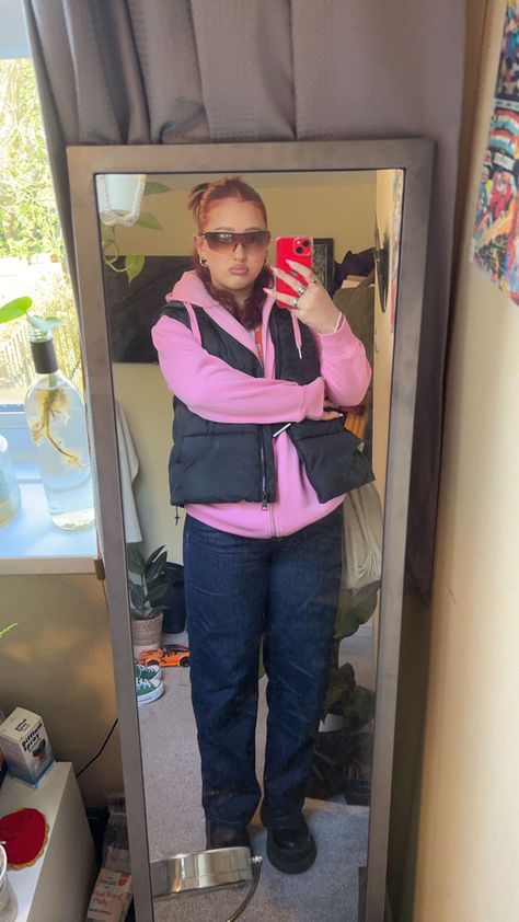 Y2k, hoodie outfit, urban outfitters, jeans, pink, puffer coat, gilet, cute outfit, 2000s Y2k Hoodie Outfit, Puffer Outfit, Pink Puffer Coat, Urban Outfitters Jeans, Y2k Hoodie, Hoodie Outfit, Cute Outfit, Pink Hoodie, Puffer Coat