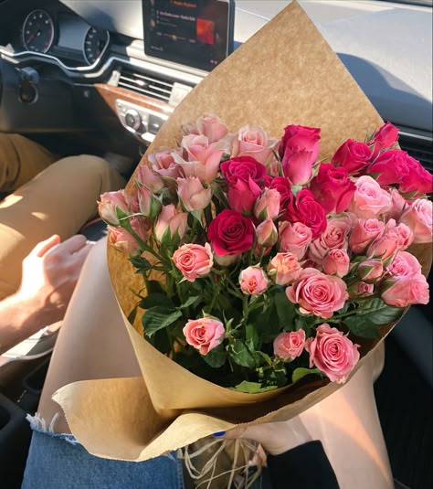 Flowers For Date, Getting Flowers From Him, Flowers From Bf, Pretty Flowers Bouquet, Flowers From Boyfriend, Romantic Flower Bouquet, Date Flowers, Buy Me Flowers, Flowers For Girlfriend