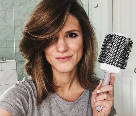 How I round brush my hair dry brighton keller round brush Hairstyles Everyday, Beach Waves Hair Tutorial, Blowdry Styles, Best Hair Brush, Geometric Hair Clip, Beach Wave Hair, Blow Dry Hair, Hair Dry, Air Dry Hair