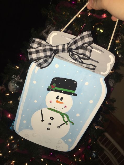 Mason Jar Christmas Door Hanger, Mason Jar Door Hanger Ideas Diy, Door Hanger Ideas Diy, Mason Jar Door Hanger Ideas, Mason Jar Wooden Door Hanger, Door Hanger Ideas, Mason Jar Hanger, Snowman Mason Jar, Snowman Door Hanger