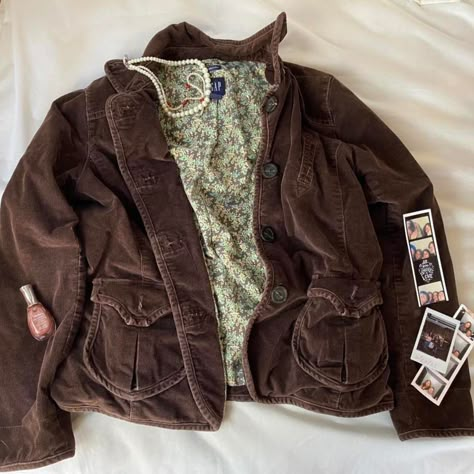 Look what I just found on Depop 🙌 https://depop.app.link/lkVMl83tZtb Corderoy Outfits Jacket, Fall Jacket Aesthetic, Corduroy Jacket Outfit Aesthetic, Courdory Jacket Outfits, Corduroy Jacket Aesthetic, Brown Corduroy Jacket Outfit, Corduroy Jacket Outfit, Brown Jacket Outfit, Brown Corduroy Jacket