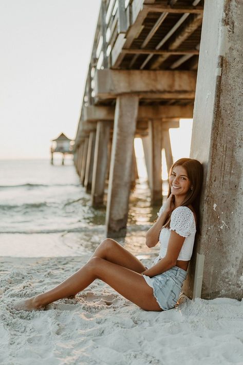 Beach Photoshoot Teenagers, Cute Beach Photoshoot Ideas, Beach Pic Outfits, Senior Photo Beach Outfits, Senior Beach Pictures Outfits, Beach Photoshoot Dress Ideas, Poses For Pictures By Yourself, Senior Beach Photoshoot Ideas, Cute Summer Picture Ideas