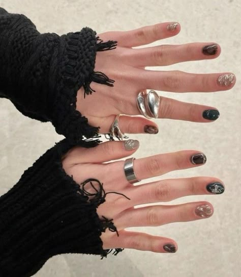 Hands With Rings, Mens Nails, Odaiba, Silver Nails, Sirius Black, Dream Nails, Funky Nails, Minimalist Nails, Mode Inspo