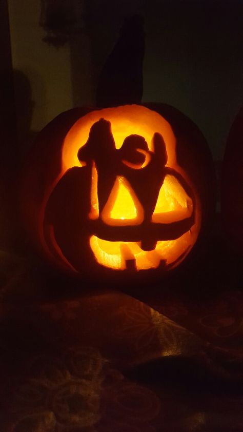 Snoopy carving Pumpkin Carving Ideas Snoppy, Sailboat Pumpkin Carving, Snoopy Carved Pumpkin, Snoopy Jack O Lantern, Pumpkin Carving Snoopy, Pumpkin Carving Ideas Snoopy, Pumpkin Carving Cartoon, Pumpkin Carving Ideas Characters, Easy Disney Pumpkin Carving