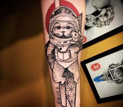 Cat astronaut tattoo by Caio Miguel Cat Astronaut Tattoo, Space Cat Tattoo, Tattoo Gato, Cat Astronaut, Astronaut Tattoo, Cat Tattoos, Red Tattoos, World Tattoo, Space Tattoo