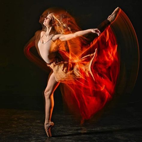 Long Exposure Dance Photography, Light Movement, Ballet Dance Photography, Social Branding, Dance Photography Poses, Motion Blur, Stage Performance, Dance Art, Long Exposure