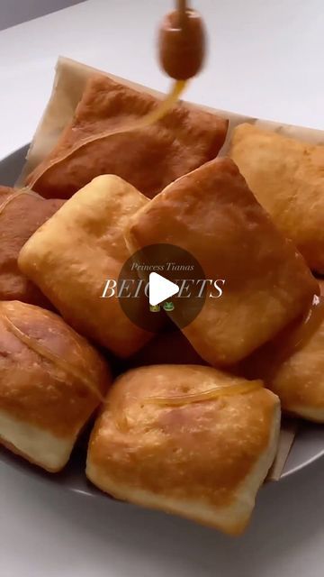 laura on Instagram: "princess and the frog beignets 👑🐸 📍recipe is up on my youtube, link in bio #beignets #disney #princesstiana #food #recipe #dessert" Princess And The Frog Beignets, Beignets Disney, Beignet Recipe, Recipe Dessert, Princess And The Frog, Princess Tiana, Youtube Link, The Frog, Beignets