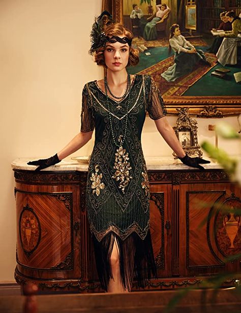 BABEYOND 1920s Flapper Fringed Sequin Dress Roaring 20s Fancy Dress Gatsby Costume Dress V Neck Vintage Beaded Evening Dress (DarkGreen, XS) : Amazon.co.uk: Clothing Speakeasy Aesthetic, 1920s Party Dress, Roaring Twenties Fashion, Great Gatsby Prom, Gatsby Party Dress, Flapper Girls, Dress For Wedding Party, 1920s Fashion Dresses, Costume Green