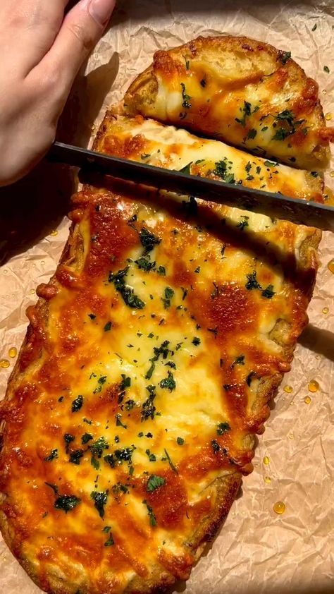 Indulge in the ultimate garlic bread experience with this mouthwatering recipe! Our homemade garlic bread is a savory delight, perfect for your next family dinner or special occasion. With crispy, golden crust and a buttery, garlicky aroma that will fill your kitchen, this is comfort food at its best. 🍞🧄 Try making this easy and delicious garlic bread today! #GarlicBread #HomemadeGarlicBread #BreadRecipes #ComfortFood #GarlicLovers #EasyRecipes Roasted Garlic Bread, Garlic Health Benefits, Homemade Garlic Bread, Garlic Benefits, Cheesy Garlic Bread, Delicious Snacks Recipes, Reduce Food Waste, Fruit Smoothie Recipes, Cooking Inspiration