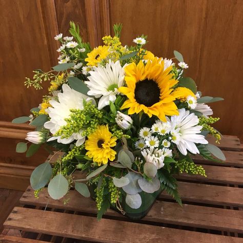 Sunflowers Floral Arrangements, Centerpiece With Sunflowers, Flower Arrangements Sunflowers, Sunflowers Arrangements Floral Design, Flower Arrangements With Sunflowers, Sunflowers Arrangements, Simple Sunflower Arrangements, Floral Arrangements With Sunflowers, Flower Arrangement With Sunflowers