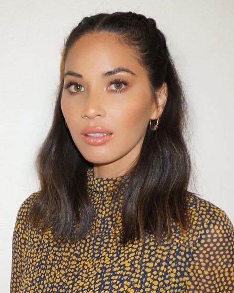 How To Do Neutral Makeup Like a Celebrity Peach Makeup Look, Ball Makeup, Peach Makeup, Passport Photo, Neutral Makeup, Olivia Munn, Natural Wedding Makeup, Natural Glam, Hairstyle Gallery