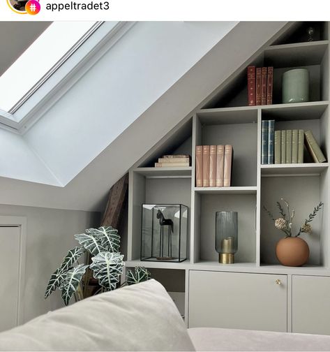 Attic Library Ideas, Attic Bedroom Storage, Loft Storage, Small Apartment Interior, Upstairs Loft, Fireplace Built Ins, Bedroom Corner, Loft Bedroom, Attic Bedrooms