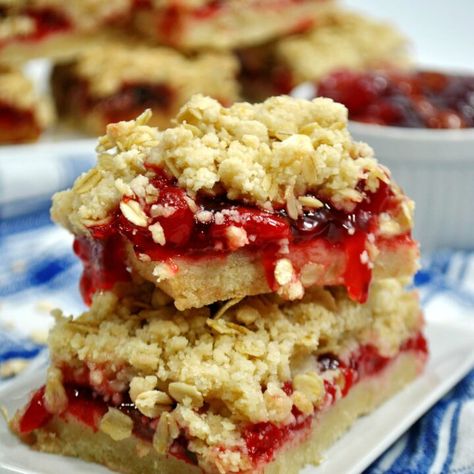 Cherry Pie Crumb Bars Cherry Oatmeal Crumble Bars, Cheesecake Crumble Bars, Cheesecake Crumble, Cherry Oatmeal, Oatmeal Crumble, Easy Summer Dessert Recipes, Crumb Bars, Crumble Bars, Cherry Desserts