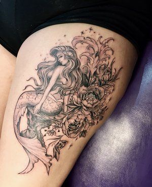 Siren Tattoo Thigh, Mermaid Tattoo On Thigh, Beautiful Mermaid Tattoo, Mermaid Flowers Tattoo, Mermaid Cover Up Tattoo, Grey Wash Tattoo Design, Mermaid And Flower Tattoo, Mermaid Tattoo With Flowers, Black And Grey Mermaid Tattoo