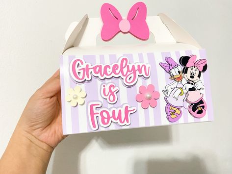 Minnie Y Daisy, Minnie Mouse Favors, Minnie Mouse Party Favor, Minnie Mouse Theme Party, Mickey Mouse Themed Birthday Party, Favor Boxes Birthday, Cricut Birthday, Minnie Mouse Theme, First Birthday Chalkboard