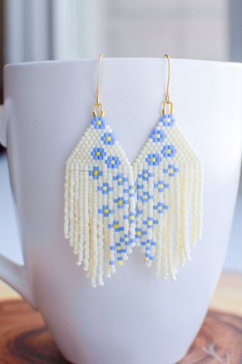 FORGET-ME-NOT // Handwoven Earrings - Etsy #BeadingPatterns #BeadPattern #BeadPatternsFree #BeadPatternIdeas Handwoven Earrings, Seed Bead Jewelry Patterns, Beaded Jewelry Earrings, Beaded Earrings Tutorials, Beaded Earrings Diy, Beading Jewelery, Beaded Jewlery, Brick Stitch Earrings, Seed Bead Patterns