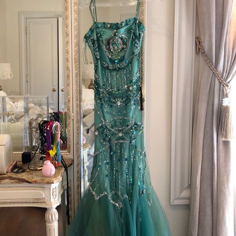 Gorgeous Green Tulle Beaded Mermaid Gown New With Tags Ocean Goddess Dress, Rosalina Costume, Ocean Themed Dress, Under The Sea Dress, Green Mermaid Dress, Sea Green Dress, Green And Blue Dress, Brides Maid Gown, Teal Prom Dresses