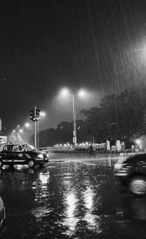 #rain#road #street #streetlight #view #pinterest #ootd #caption #aesthetic #snap #snapchat #snapchatpic Streetlight Aesthetic, Road Snap, Rain Road, Aesthetic Snap, Aesthetic Rain, About Snapchat, Snap Ideas, Snap Snapchat, Street Light