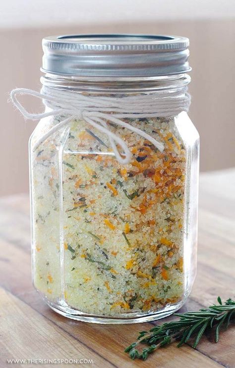 Rosemary, Orange & Thyme Flavored Herb Salt Recipe (Easy Finishing Salt For Food Gifts) Flavored Salts Recipes, Herb Salt Recipe, Flavored Salt, Herb Salt, Infused Salt, Bath Soaks, Spice Mix Recipes, Flavored Salts, Diy Spices