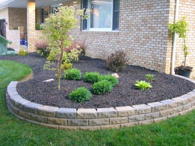 Retaining+Wall Sloped Front Yard, Small Retaining Wall, Yard Stones, Garden Front Of House, Front Yards Curb Appeal, Small Front Yard Landscaping, Fencing Ideas, Landscaping Retaining Walls, Small Front Yard