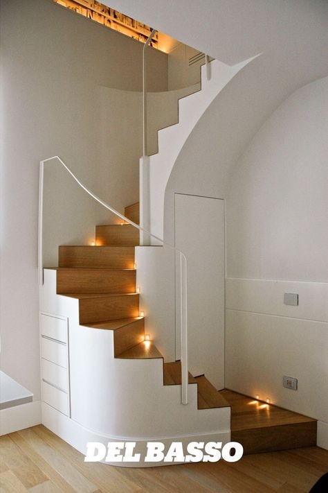 Staircase Ideas Modern, Modern Staircase Ideas, Staircase In Living Room, Railing Wood, Modern Staircase Railing, Stairs Designs, Home Decor Stairs, Spiral Stairs Design, Decor Stairs