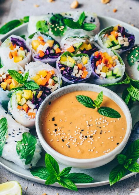 Easy Peanut Sauce, Peanut Sauce Recipe, Thai Peanut Sauce, Peanut Dipping Sauces, Easy Summer Dinners, Peanut Recipes, Veggie Wraps, Summer Rolls, Crispy Tofu