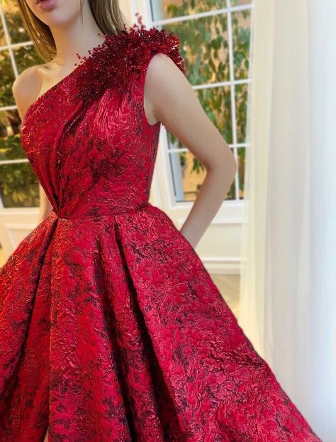 Red And Gold Evening Gown, Teuta Matoshi Gown, Gold Evening Gown, Red Formal Gown, Teuta Matoshi, Couture Evening Dress, Couture Gown, Runway Fashion Couture, Timeless Chic