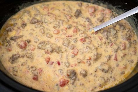 Crock Pot Cheese Dip, Slow Cooker Cheese Dip, Cheese Dip Recipes Crockpot, Sausage Meat Recipes, Queso Dip Velveeta, Queso Dip Crockpot, Ground Beef And Sausage, Velveeta Cheese Dip, Sausage Queso