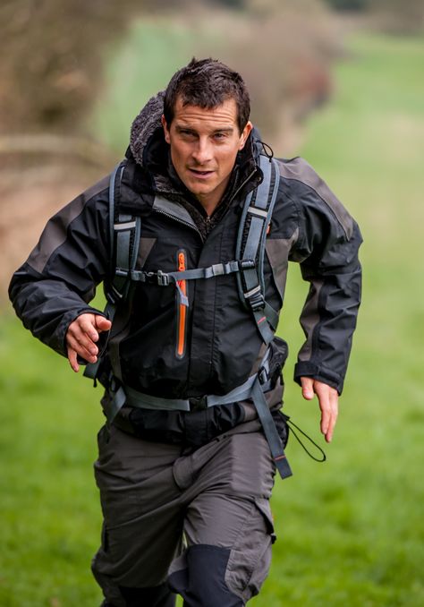 Facts About Bears, Hiking Outfit Men, Man Vs Wild, New Images Hd, Hiking Men, Tac Gear, Backpack Outfit, Bear Grylls, Climbing Gear