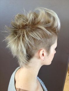 love Grown Out Mohawk Women, Unstyled Mohawk, Shaggy Mohawk, Wavy Mohawk, Girl Mohawk, Short Hair Mohawk, Female Mohawk, Mohawk Hair, Mohawk Hairstyles For Women