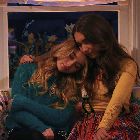 Iconic Best Friends In Movies, Riley And Maya Aesthetic, Iconic Girl Duos, Girl Meets World Aesthetic, Iconic Best Friend Duos, Maya Girl Meets World, Riley And Maya, Maya And Riley, Movie Duos